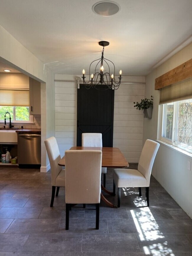 Building Photo - Storybook single family home in Tahoe Park...