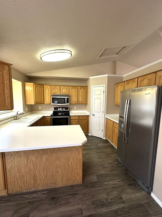 Building Photo - 4 Bed | 2.5 Bath Home in Clinton – Ready for Move-In!