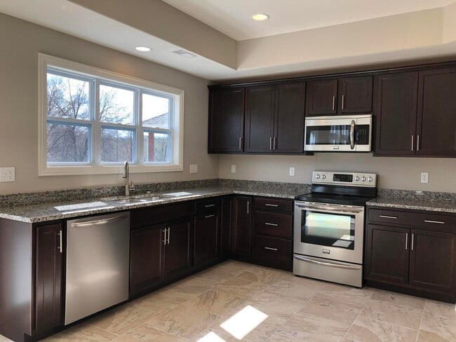 Building Photo - 7414 Pemberton Dr