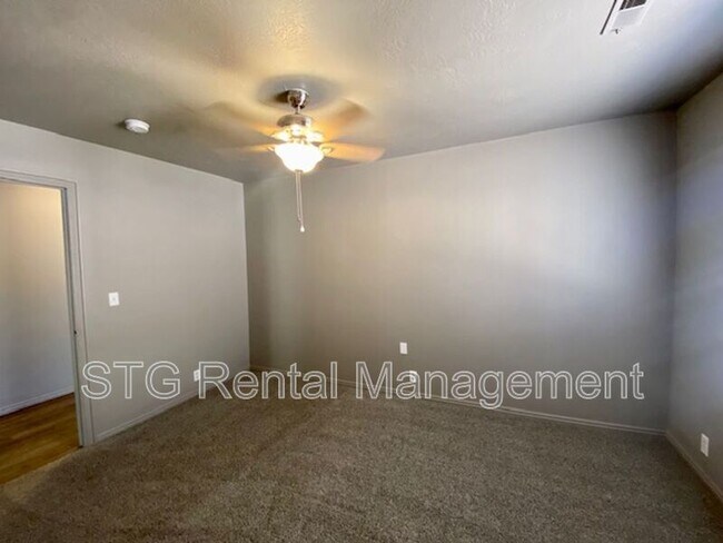 Building Photo - 76 E Center St