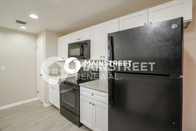 Building Photo - 3 Bedroom Pet-Friendly Home in ORANGE PARK, FL with Main Street Renewal