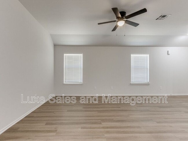 Building Photo - 1541 Pavy Pkwy