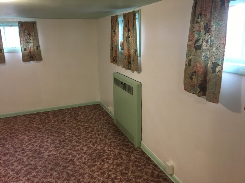 LIVING RM - 956 N 9th St