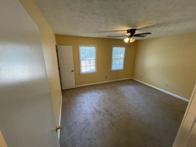 Main bedroom - 597 Jackson Park Ln