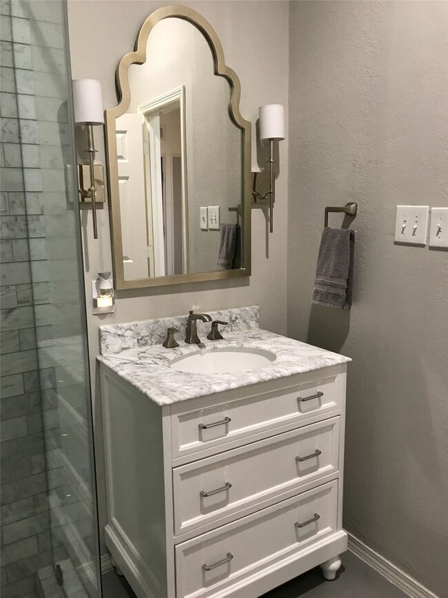 Building Photo - 13401 Indigo Sands Dr