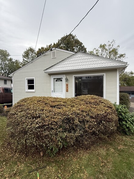 Primary Photo - 972 Chester Ave