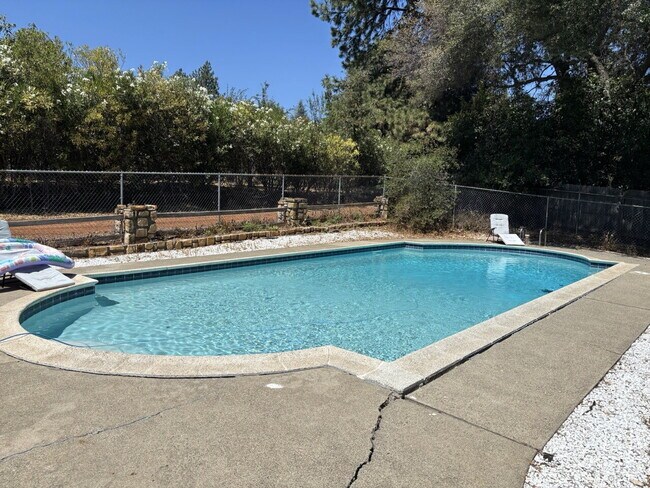 Building Photo - Amazing large 3-bedroom home in highly desirable neighborhood in Placerville with pool!
