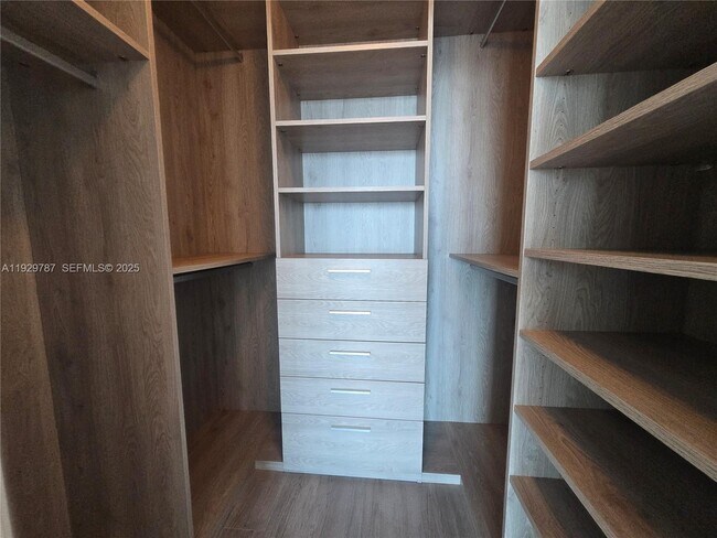 Building Photo - 460 NE 28th St