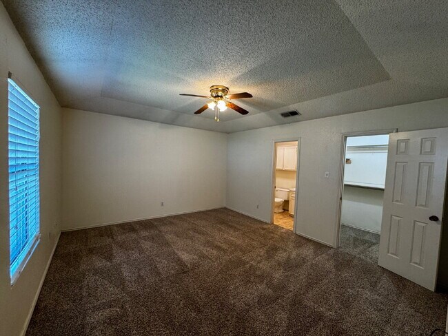 Building Photo - Beautiful Home Located In Shadow Hills & F...