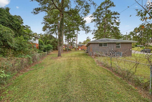Building Photo - 2327 Mura Dr