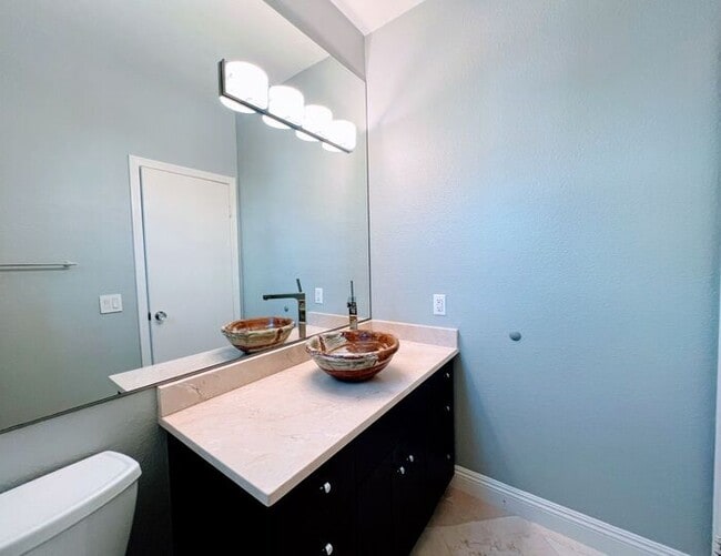 Building Photo - Breathtaking 3 Bed / 2.5 Bath Single Story...