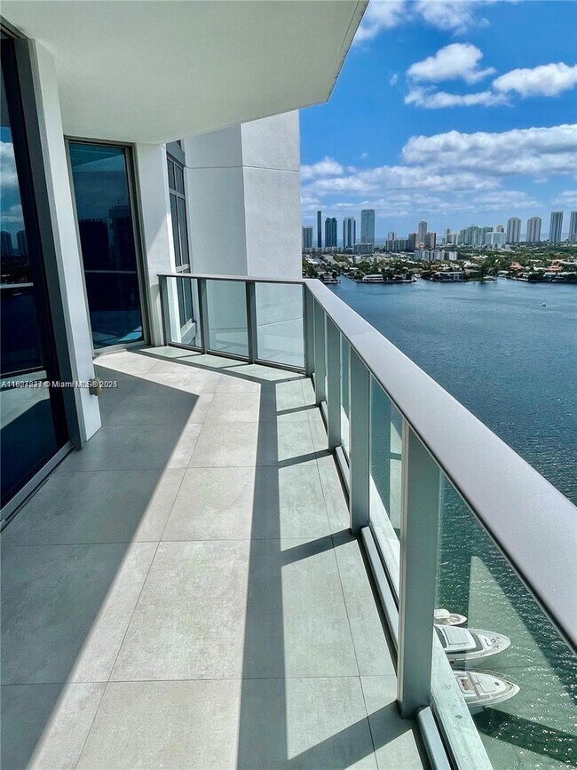 Building Photo - 17301 Biscayne Blvd