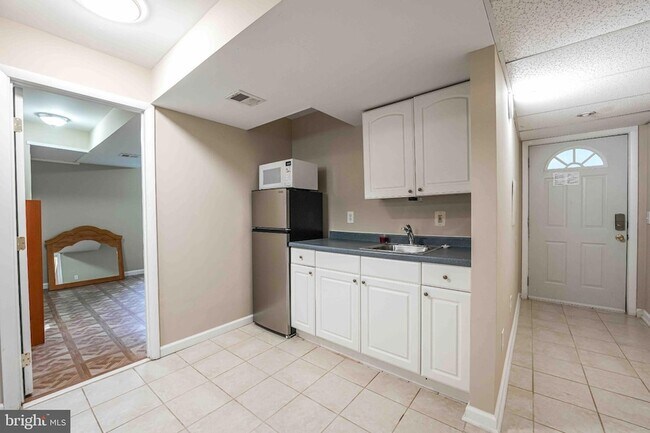 Building Photo - 6809 Weaver Ave