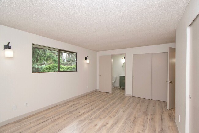 Building Photo - Duplex in Quiet Area of Sequim