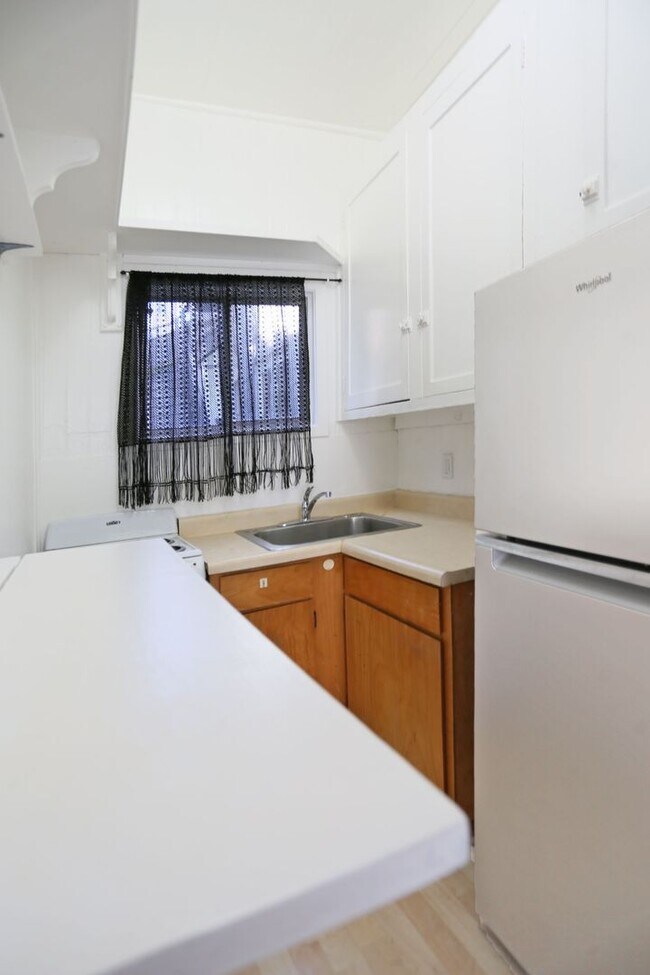 Building Photo - OPEN HOUSE: Sunday (3/15) 2:40pm-3:00pm Ground Floor Studio in Pacific Heights (2803 ½ Greenwich ...