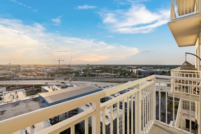 Building Photo - 605 N 12th St