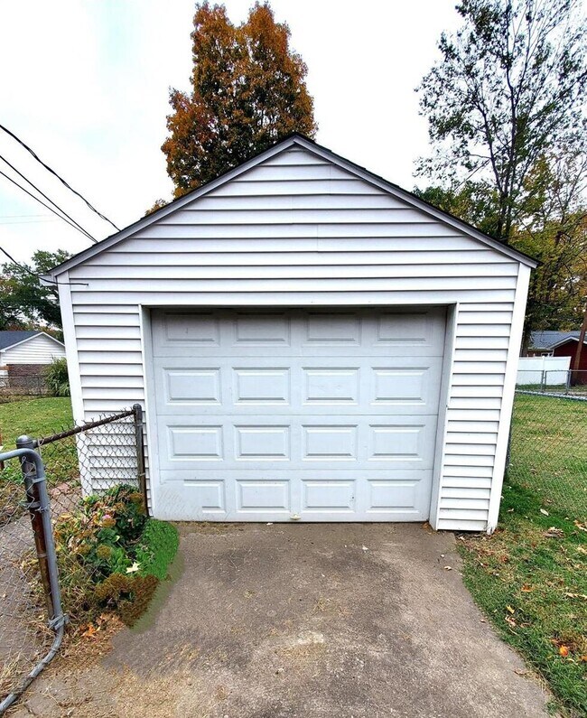 Building Photo - 2634 Benton St