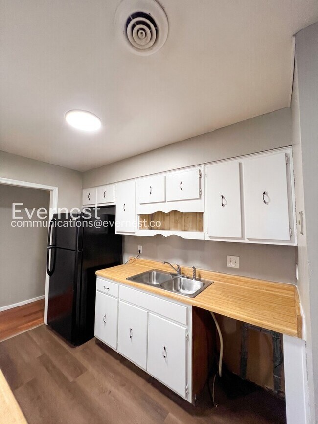 Building Photo - 5787 Northland Dr