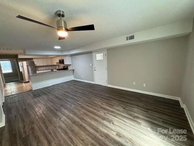 Building Photo - 604 E Iredell Ave