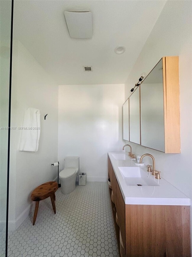 Building Photo - 375 Plymouth Rd