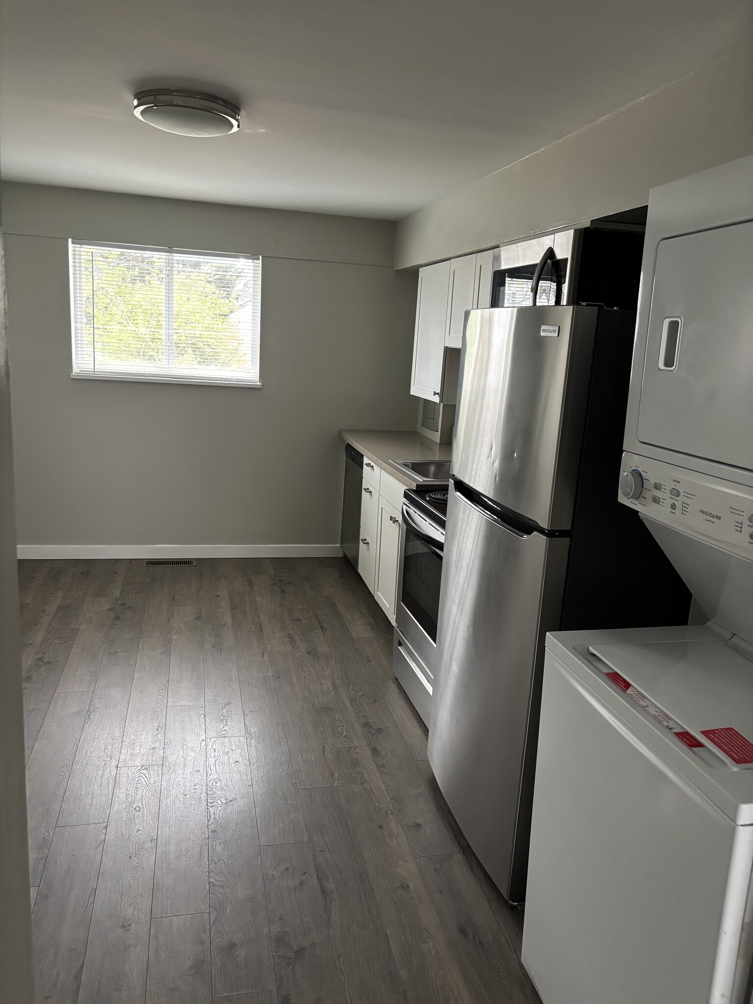 Building Photo - 669 Gibbard Ave
