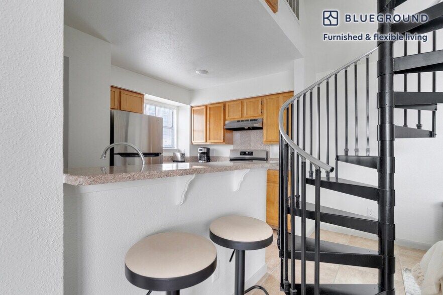 Building Photo - 201 E 4th St