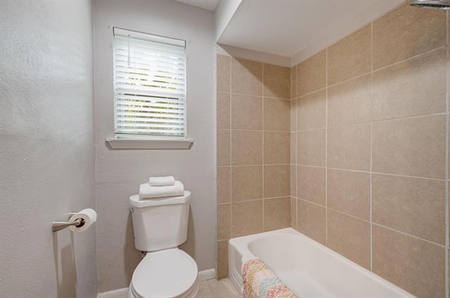 Building Photo - 9811 Kingsman Dr