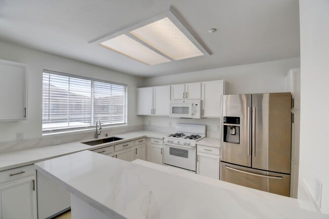 Building Photo - Beautiful 2 BR In Gated 89052 Community