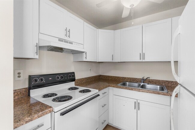 Building Photo - 2019 SE 5th St