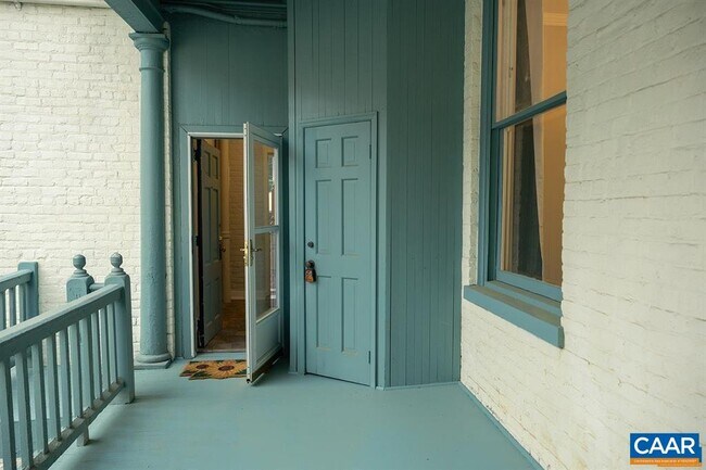 Building Photo - 409 W Park Dr