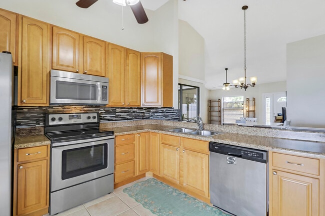 Building Photo - 703 Stonewood Ct