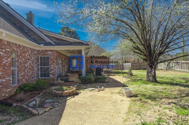 Building Photo - Charming 4-Bed, 3-Bath Home in the Heart o...