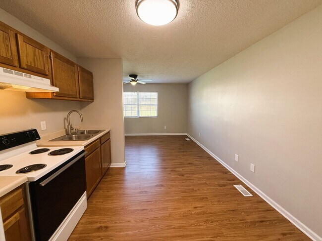 Building Photo - 1 Bedroom / 1.5 Bath with Garage in Gray, TN!