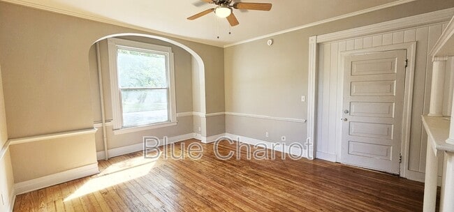 Building Photo - 303 Broad St W