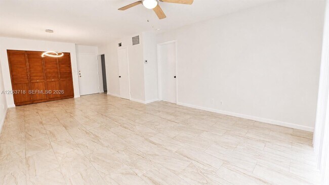 Building Photo - 3101 Oakland Shores Dr