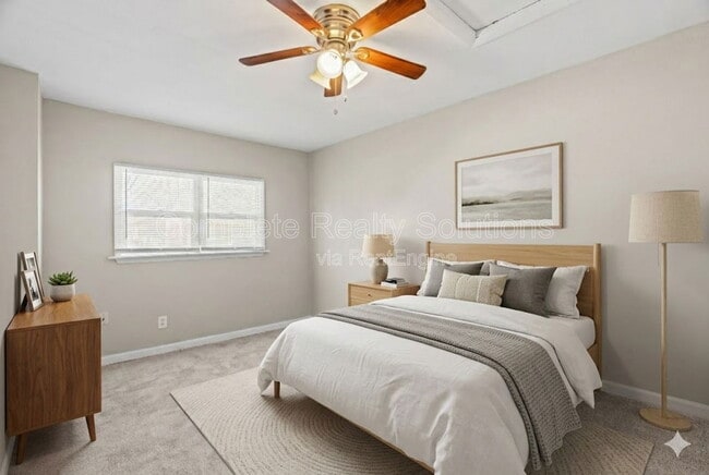 Building Photo - 9750 Lorna Ln