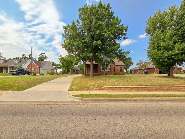 Building Photo - Cute 3 Bedroom Brick home in Shawnee