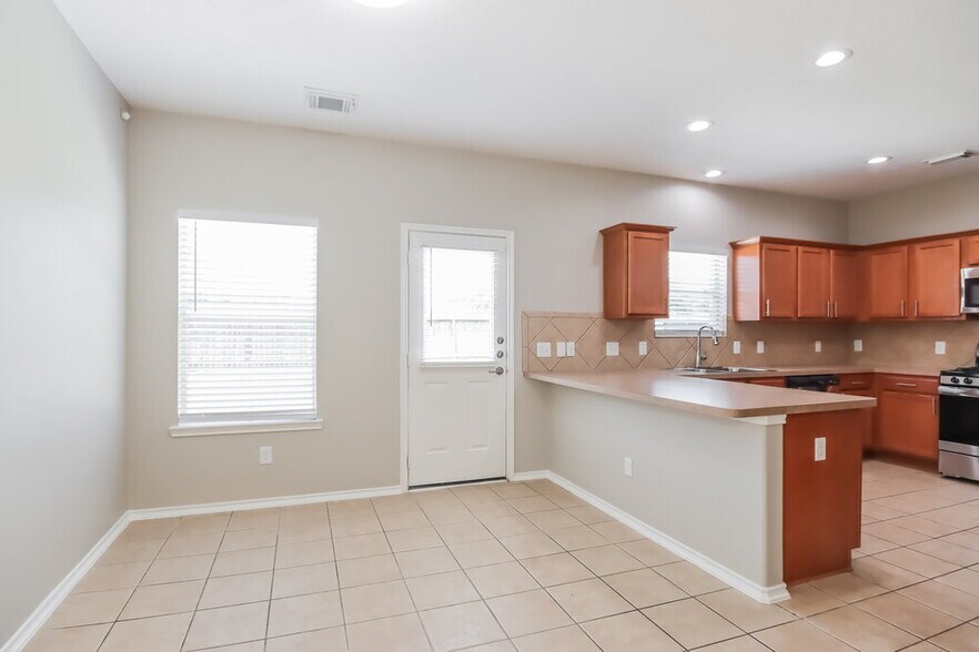 Building Photo - 9103 Plume Tree Dr
