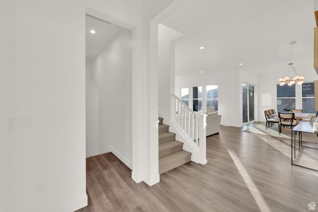 Building Photo - 1722 Oakridge Cir