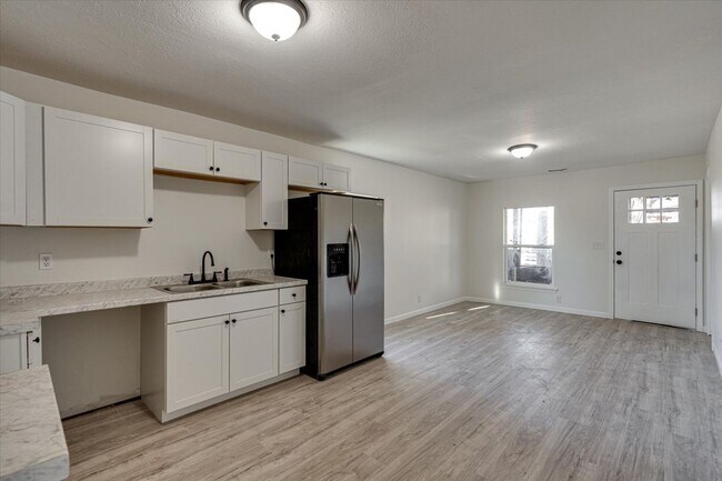 Building Photo - 3BR / 1BA Home for Rent $1750/month — Comfortable Living in Chattanooga