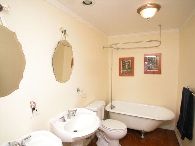 Building Photo - Charming 4-Bed 3-Bath in Paradise Hills