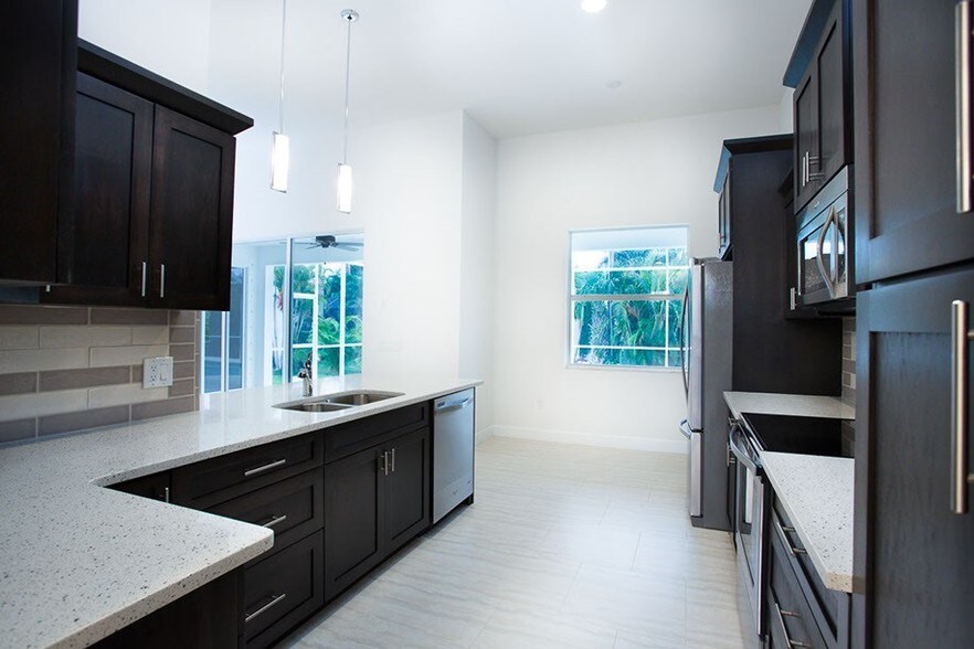 Building Photo - 5224 SW 27th Pl