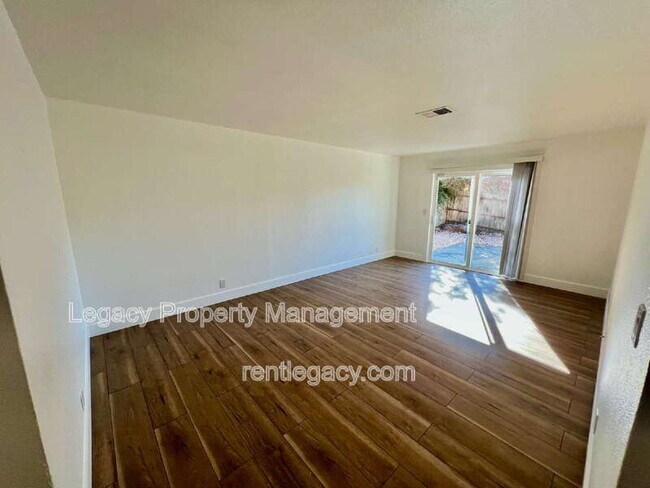 Building Photo - 2459 Gulf Dr