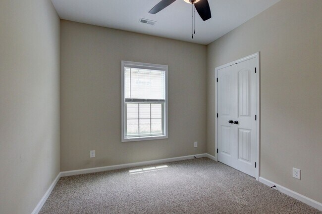 Building Photo - 2547 Rafiki Dr