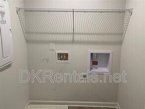 Building Photo - 1809 Parkades Path