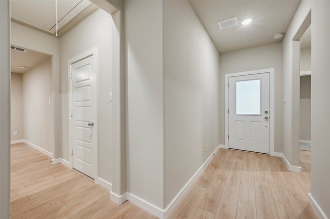 Building Photo - 946 Olive Dr