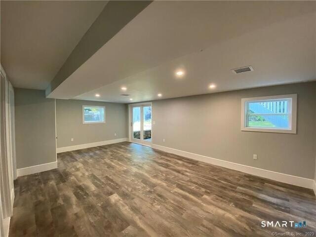 Building Photo - 10 Donohue Dr
