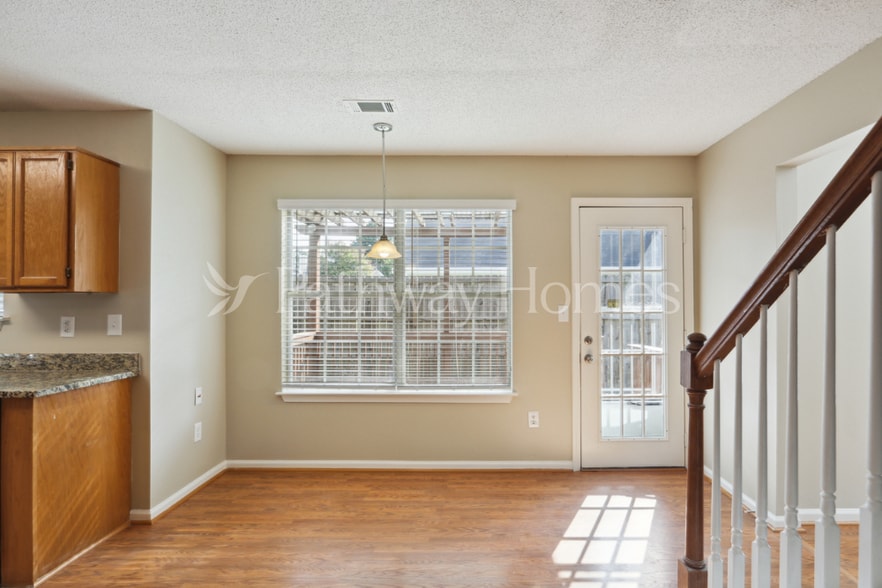 Building Photo - 205 Summer Mist Ct