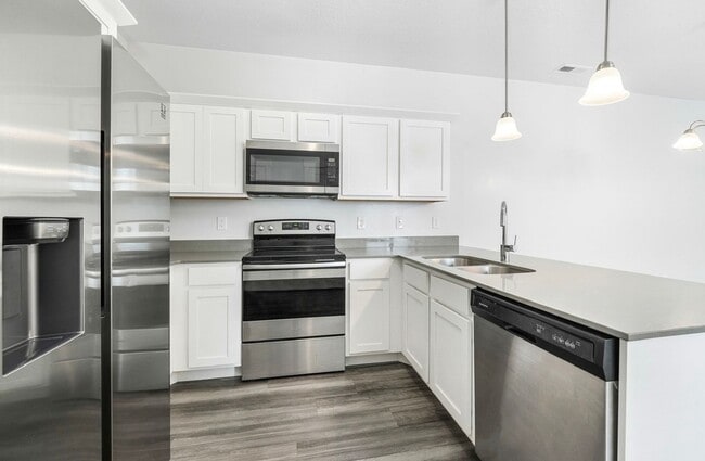 Building Photo - Pet-Friendly Lake View condo