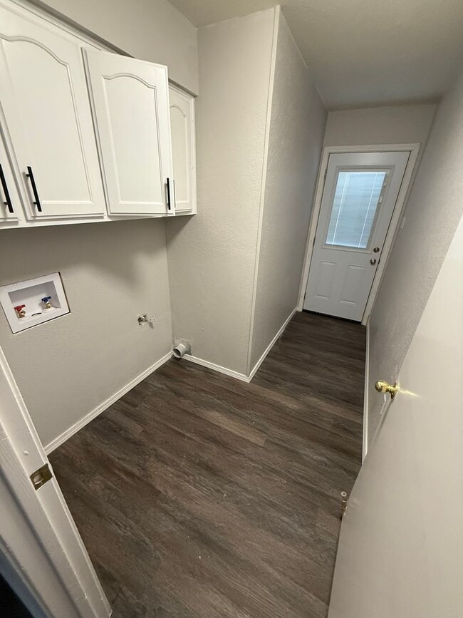 Building Photo - LEMONWOOD7412-14